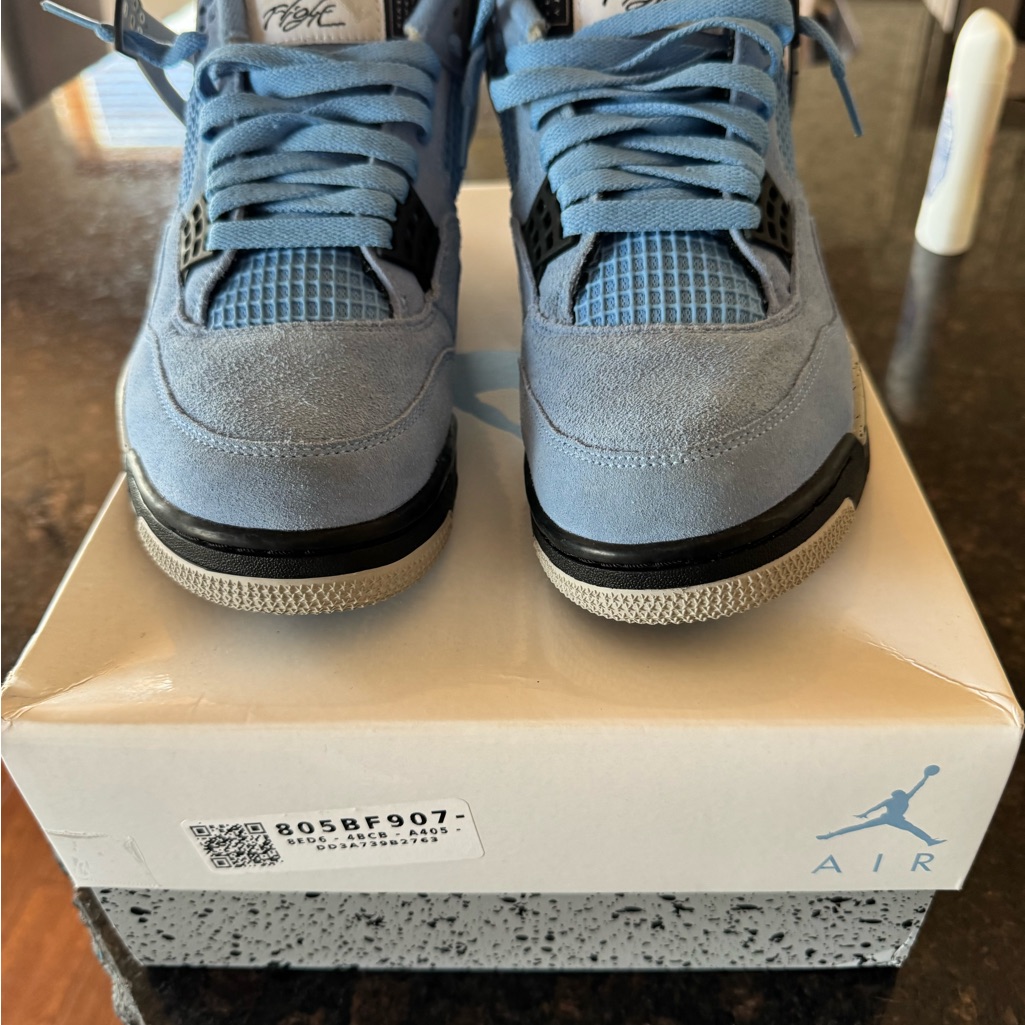 Jordan Retro Low-Top Sneakers In Light Blue And Black
